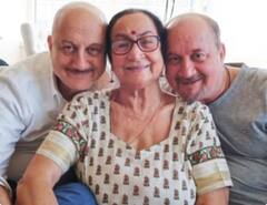 Anupam Kher Viral Video : अनुमप खेर यांनी शेअर केला आईचा मजेशीर व्हिडीओ, भटजींना विचारले लग्नासंदर्भात प्रश्न