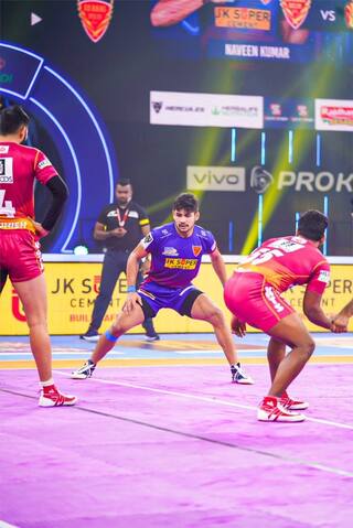 Pro kabaddi league 2021-22: छठे मैच में 100वां रेड प्वाइंट हासिल कर नवीन कुमार ने रचा इतिहास, दिल्ली ने तेलुगू को हराया