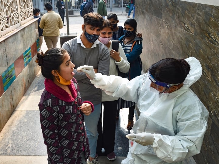 Resident Doctors found covid positive in Mumbai Hospitals is matter of Big Concern, It create pressure on healthy doctors ANN Covid Cases In Maharashtra: महाराष्ट्र में 305 डॉक्टरों का कोविड पॉजिटिव मिलना चिंता का विषय, स्वस्थ डॉक्टरों पर पडेगा दबाव