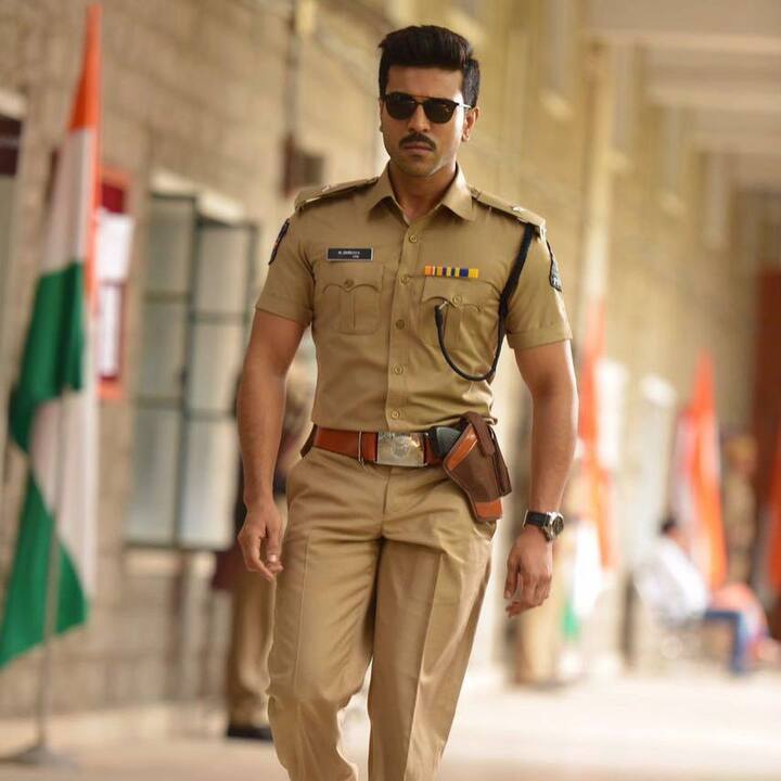 फिलहाल राम चरण आरआरआर को लेकर सुर्खियां बटोर रहे हैं. इस फिल्म में उनके साथ जूनियर एनटीआर, अजय देवगन और आलिया भट्ट भी हैं. फिल्मों में राम चरण का होना सफलता की गारंटी मानी जाती है. (फोटो – सोशल मीडिया)