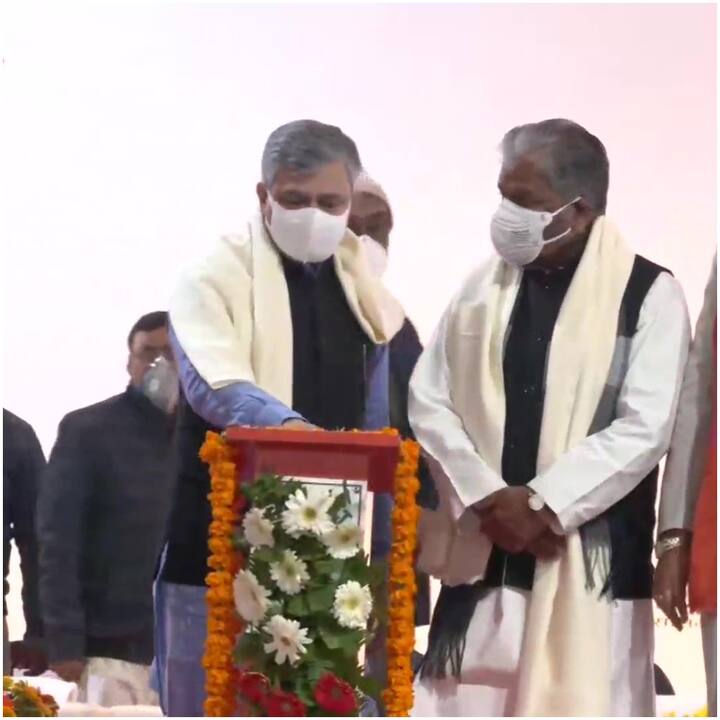 वहीं गोमती-कामाख्या एक्सप्रेस से लखनऊ, गोंडा, गोरखपुर, बस्ती और छपरा के लोगों को मां कामाख्या देवी के दर्शन और पूर्वोत्तर भारते के राज्य मं जान औऱ आने के लिए सुविधा मिलेगी. इसके साथ ही जनता की बहुप्रतीक्षित मांग भी पूरी हो जाएगी.
