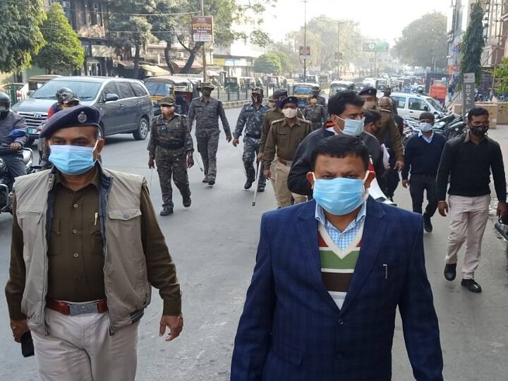 Jharkhand: कोरोना को हराने के लिए सड़क पर उतरे अधिकारी, जानें- किन लोगों को लगाई फटकार 
