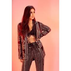 Katrina Kaif Photos: नई-नवेली दुल्हन कैटरीना कैफ के इन सिजलिंग लुक्स को देख आप तो क्या विक्की कौशल भी हार बैठेंगे अपना दिल