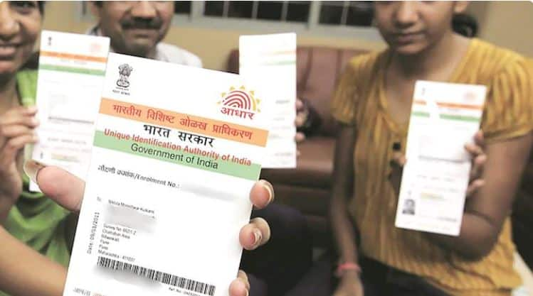 aadhar-card-center-franchise-opening-process-is-easy-and-profitable-know-about-it Aadhar Card Center: আধার থেকে ৪০,০০০ টাকা মাসে আয়, জানুন কীভাবে ?