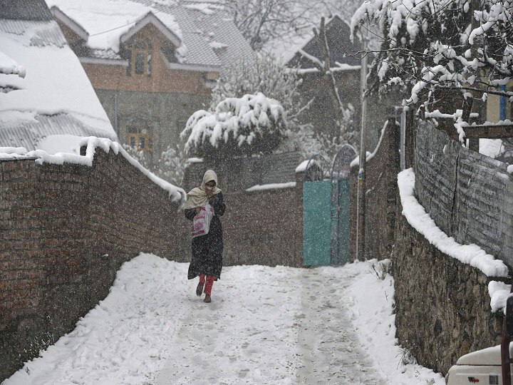 Jammu-Kashmir Weather-Pollution Report: जम्मू-कश्मीर में जमकर हो रही है बारिश और बर्फबारी, मौसम विभाग ने किया ऑरेंज अलर्ट जारी