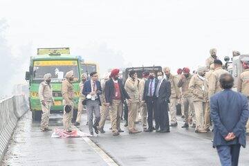 एक तरफ गृह मंत्रालय ने राज्य सरकार से रिपोर्ट मांगी है तो वहीं दूसरी तरफ इस मामले में चरणजीत सिंह सरकार एक्शन में है. पंजाब सरकार ने हाई लेवल कमेटी बनाने का फैसला किया है. ये कमेटी तीन दिन में अपना रिपोर्ट पेश करेगी.