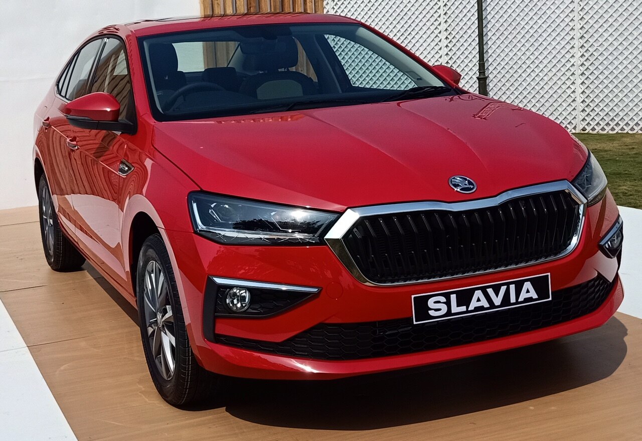 Skoda Slavia Review: प्रीमियम लुक और फीचर्स की वजह से Honda City, Hyundai Verna और Rapid पर भारी है Skoda Slavia