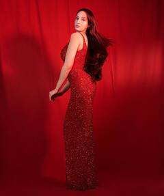 Nora Fatehi Outfits: डांस की रानी को पसंद है चमकना, शानदार है नोरा का शिमरी आउटफिट्स का कलेक्शन