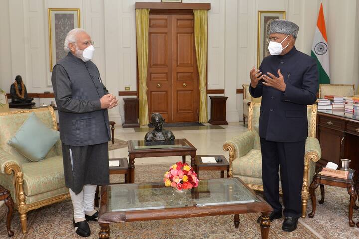 PM Modi Security Breach: President Ram Nath Kovind met Prime Minister Narendra Modi at the Rashtrapati Bhavan PM Modi Security Breach: सुरक्षा में चूक के बाद President Kovind से मिले पीएम मोदी, राष्ट्रपति ने जताई चिंता