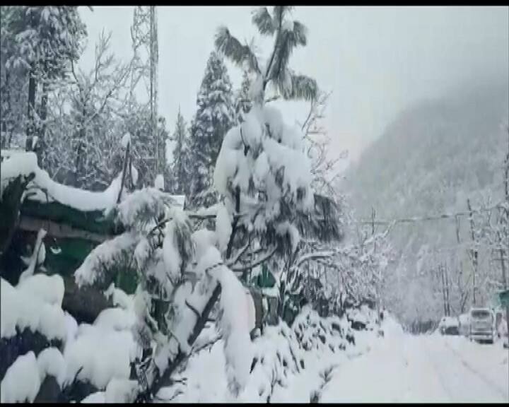 Weather Update: दिल्ली में आज भी रहेगी कड़ाके की सर्दी, कश्मीर में बर्फबारी की चेतावनी, उत्तर भारत में शीत लहर का प्रकोप