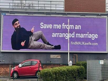 London 29 year old man uses billboard advertisement to find a wife goes viral கல்யாணம் செய்ய ஒரு தோழி இல்லையே..! ஊரு முழுக்க பேனர் வைத்து வைரலான இளைஞர்.!