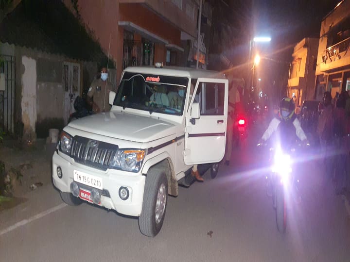 Country bomb blast near Chengalpattu police station; The public is afraid because the rowdies are starting to shout அரை மணி நேர கேப்.. ஒரே கும்பல்.. அடுத்தடுத்து இரண்டு கொலை.! செங்கல்பட்டை அதிர வைத்த சம்பவம்!