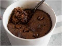 Kitchen Hacks: सिर्फ 1 मिनट में बनाएं चॉकलेट कप केक, सबसे आसान और कम समय में बनने वाले केक की रेसिपी