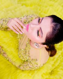 Rubina Dilaik Photos: येलो गाउन में रुबीना दिलैक लगीं अप्सरा सी खूबसूरत, दिलकश अदाओं से फैंस को किया मदहोश