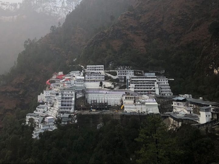 Mata Vaishno Devi Mandir News: Mata Vaishno Devi Yatra and Helicopter service resumes starts in jammu Jammu-Kashmir News: माता वैष्णो देवी की यात्रा और हेलीकॉप्टर सेवा फिर से शुरू, दी जा रही है ये सलाह