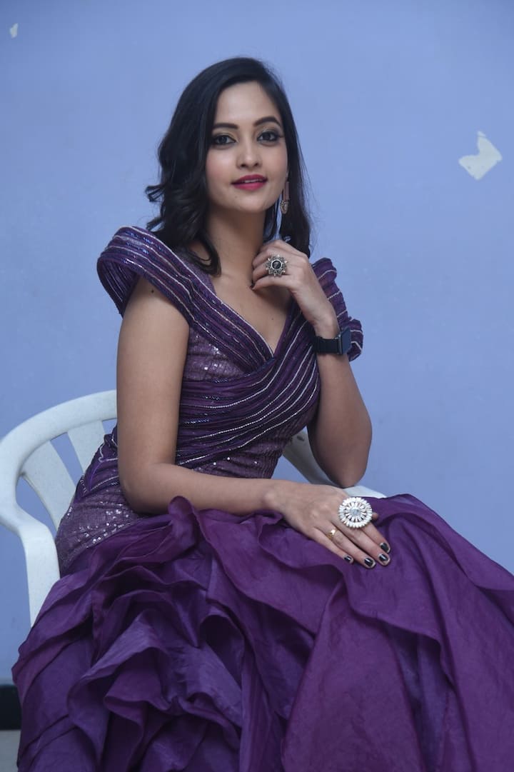 బెర్హంపూర్ లో పుట్టి పెరిగిన తమన్నా వ్యాస్... బ్యాచిలర్ ఆఫ్ బిజినెస్ అడ్మినిస్ట్రేషన్ పూర్తిచేసింది. ఇప్పటి వరకూ అరడజను ఒడియా సినిమాల్లో నటించిన తమన్నా వ్యాస్.. ‘వేయి శుభములు కలుగు నీకు’తో తెలుగులో అదృష్టం పరీక్షించుకుంటోంది.
