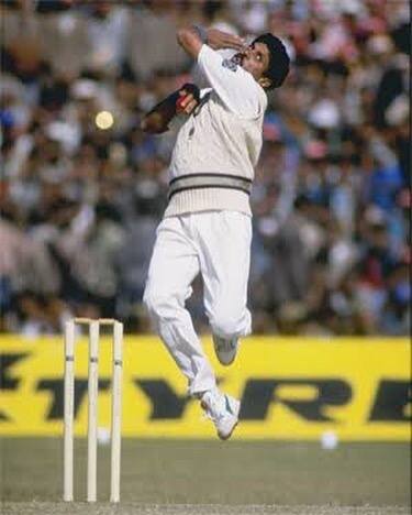 1983 चा विश्वचषक विजय म्हणजे भारतीय क्रिकेटमधील सुवर्णक्षण म्हटलं तर अतिशयोक्ती नक्कीच होणार नाही. या विजयाने भारतीय क्रिकेटचा चेहरा-मोहराच जणू बदलला. अंडरडॉग समजल्या जाणाऱ्या भारतीय संघाने बलाढ्य वेस्ट इंडिजला नमवून इतिहास रचला. (photo:therealkapildev/ig)