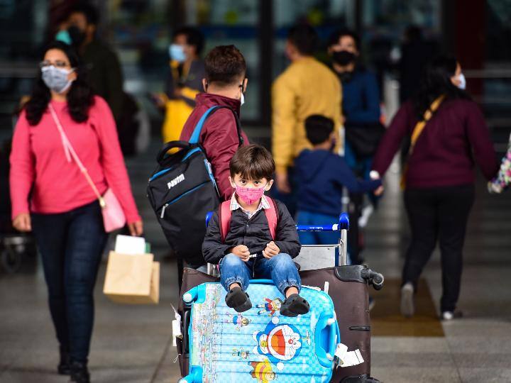 28 दिसंबर को नए मामले सिर्फ 6,538 थे और केस पॉजिटिविटी रेट 0.61% वो अब बढ़कर 90,928 मामले हो गए एक दिन में जबकि केस पॉजिटिविटी रेट 6.43% है. यानी काफी तेजी मामले बढ़े है. जिसकी वजह से भारत में एक्टिव केस बढ़कर 2 लाख 85 हजार 401 हो गए है.