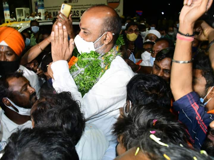 Telangana: BJP State President Bandi Sanjay Released From Karimnagar Jail Telangana: BJP State President Bandi Sanjay Released From Karimnagar Jail