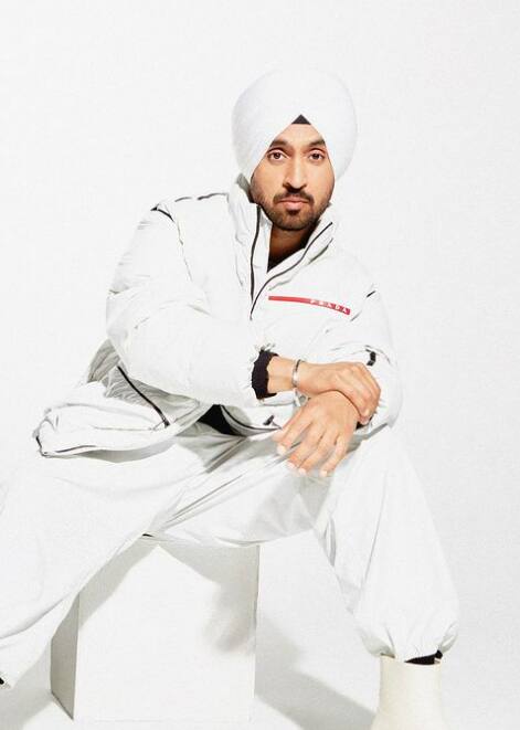 दिलजीत वेगवेगळ्या लूकमधील फोटो सोशल मीडियावर नेहमी शेअर करत असतो.(diljit dosanjh/Instagram)