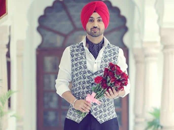 मीडिया रिपोर्ट के मानें तो दिलजीत पास करीब 25 मिलियन डॉलर की संपत्ति है. उनके पास 4 लग्जरी कारें हैं जिनमें फरारी, ऑडी, मर्सिडीज और वॉल्वो शामिल हैं. इसके साथ ही उनके पास मुंबई में एक लग्जरी घर है और लंदन में भी लग्जरी बंगला है.