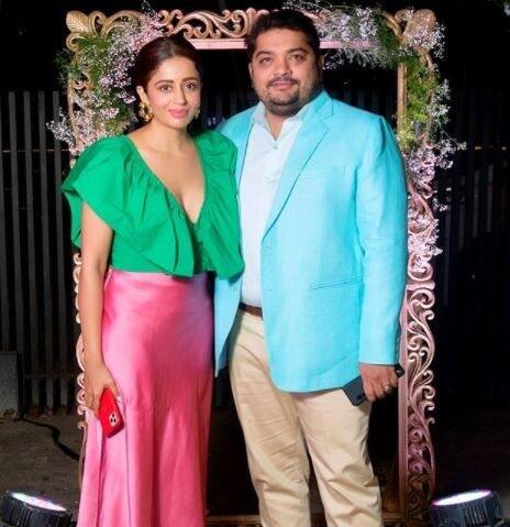 सौम्या टंडन के शो से बाहर होने के बाद अनीता भाभी का किरदार एक्ट्रेस नेहा पेंडसे को मिला. नेहा पेंडसे ने शार्दुल ब्यास से शादी की है. शार्दुल बिजनेसमैन हैं.