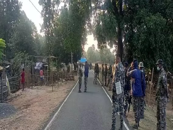 Mob Lynching: भीड़ ने पिटाई के बाद युवक को जलाया जिंदा, 13 नामजद समेत 38 लोगों के खिलाफ FIR दर्ज Mob Lynching: भीड़ ने पिटाई के बाद युवक को जलाया जिंदा, 13 नामजद समेत 38 लोगों के खिलाफ FIR दर्ज