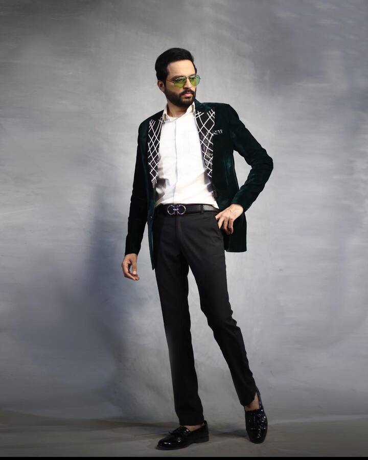 Ankush Chaudhary Corona Positive : देशभरात कोरोनाचा प्रादुर्भाव झपाट्याने वाढत आहे. कोरोनाचा नवीन व्हेरियंट ओमायक्रॉनबाधितांमध्येही वाढ होत आहे. (photo:ankushpchaudhari/ig)