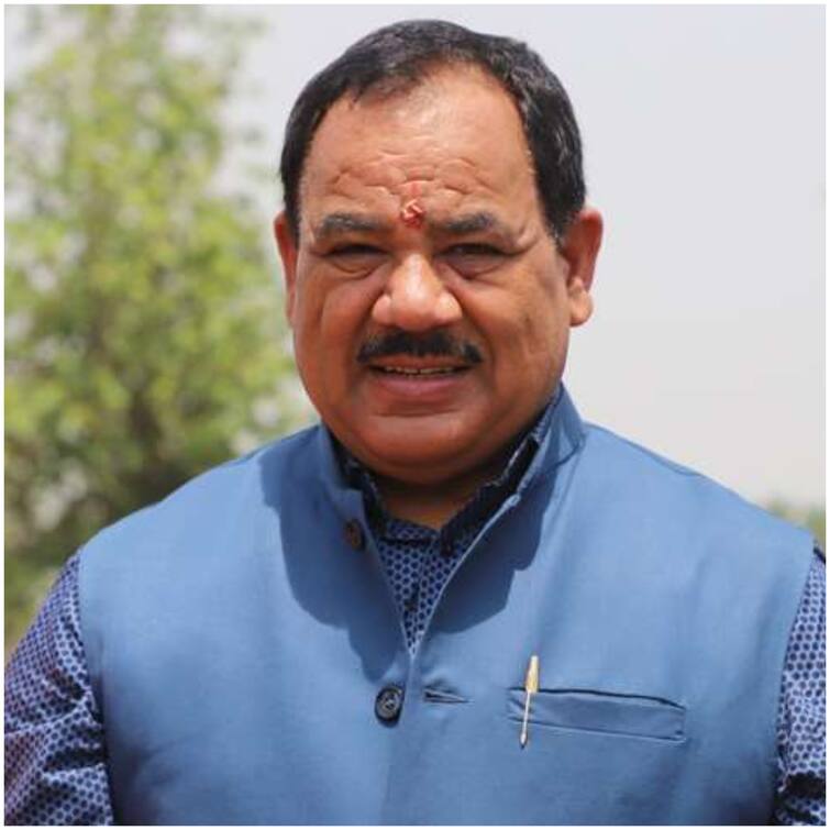 Uttarakhand Assembly Election 2022 Cabinet Minister Harak Singh Rawat meets Election Incharge Prahlad Joshi ANN Uttarakhand Election 2022: चुनाव प्रभारी प्रहलाद जोशी से मिले हरक सिंह रावत, जानिए किन सीटों से चुनाव लड़ने का दिया प्रस्ताव