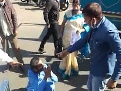 Jharkhand: BJP नेताओं की शर्मनाक करतूत, शख्स को लात-घूसों से पीटा, कराई उठक-बैठक