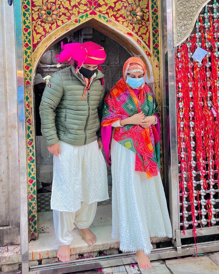 टीवी के मोस्ट रोमांटिक लव बर्ड्स में शामिल होता है दीपिका और शोएब इब्राहिम (Dipika Kakar and Shoaib Ibrahim) का नाम. ये क्यूट सा कपल हाल ही में अजमेर शरीफ दर्शन करने पहुंचा था.