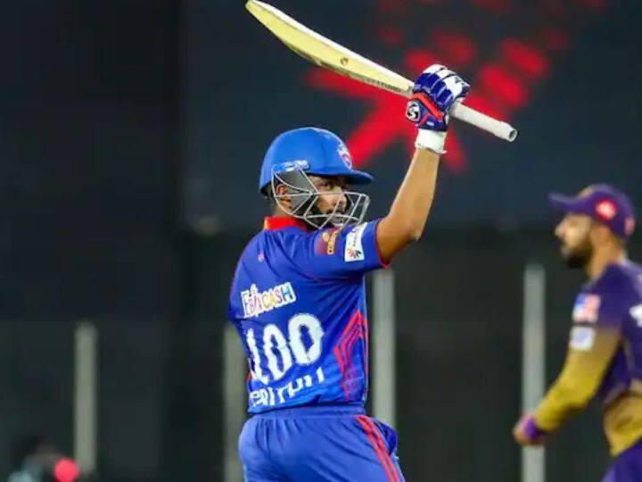 पृथ्वी शॉ (Prithvi Shaw) याने आयपीएल 2021 मध्ये दिल्ली कॅपिटल्सकडून 15 सामन्यात 18 षटकार ठोकत 479 रन केले आहेत.