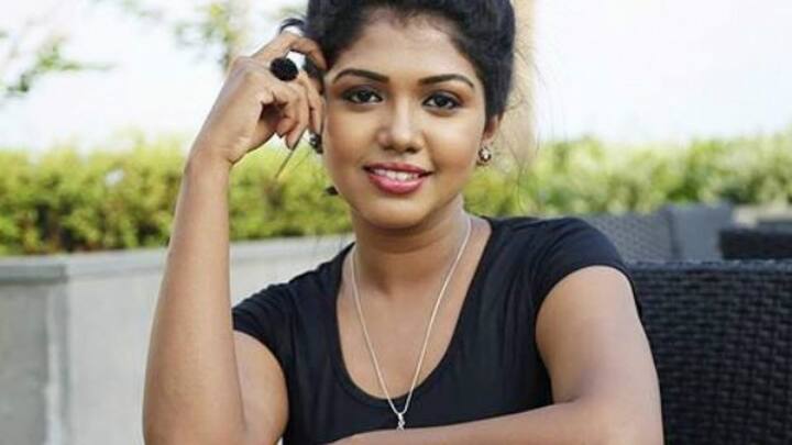 நடிப்பில் மேல் கொண்ட ஆர்வத்தினால் திரையுலகில் நுழைந்தார்.