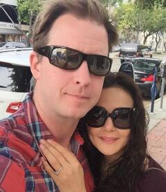 Bollywood Actresses Married After Age Of 40: 40 की उम्र के पार जाकर रचाई शादी, इन एक्ट्रेसेस ने बताया प्यार की नहीं होती कोई उम्र