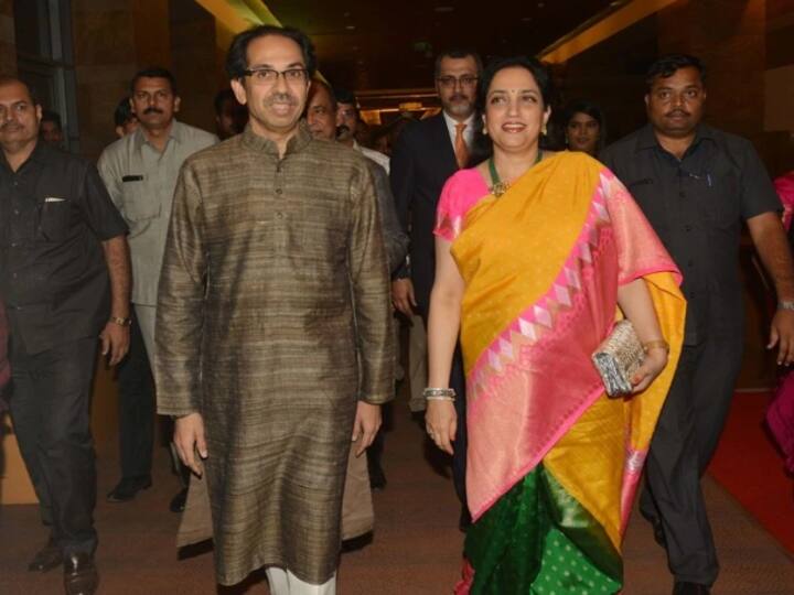 BJP leader derogatory tweet on Maharashtra CM Uddhav Thackeray wife Rashmi Thackeray FIR registered Maharashtra: सीएम उद्धव ठाकरे की पत्नी रश्मि ठाकरे को लेकर बीजेपी नेता ने किया विवादित पोस्ट, मामला दर्ज