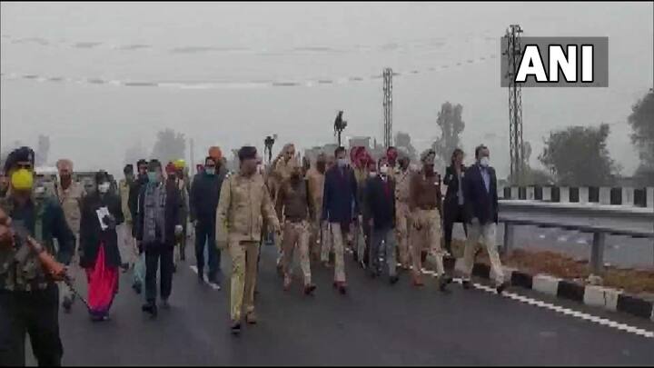 वहीं इस पूरे मामले को लेकर सुप्रीम कोर्ट में दाखिल की गई याचिका पर भी सुनवाई हुई है. एक NGO की तरफ से दाखिल की गई याचिका में पंजाब पुलिस के अफसरों के खिलाफ कार्रवाई की मांग की गई है. याचिकाकर्ता ने कोर्ट में कहा कि प्रधानमंत्री की सुरक्षा में चूक बेहद गंभीर मामला है. ऐसे में जिम्मेदारी तय कर कार्रवाई होनी चाहिए.