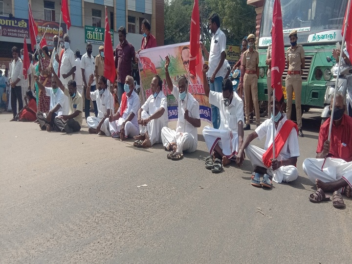 திருவாரூரில் விவசாயிகள் சாலை மறியல் - மழை பாதித்த பயிர்களுக்கு ஏக்கருக்கு 30,000 வழங்க கோரிக்கை