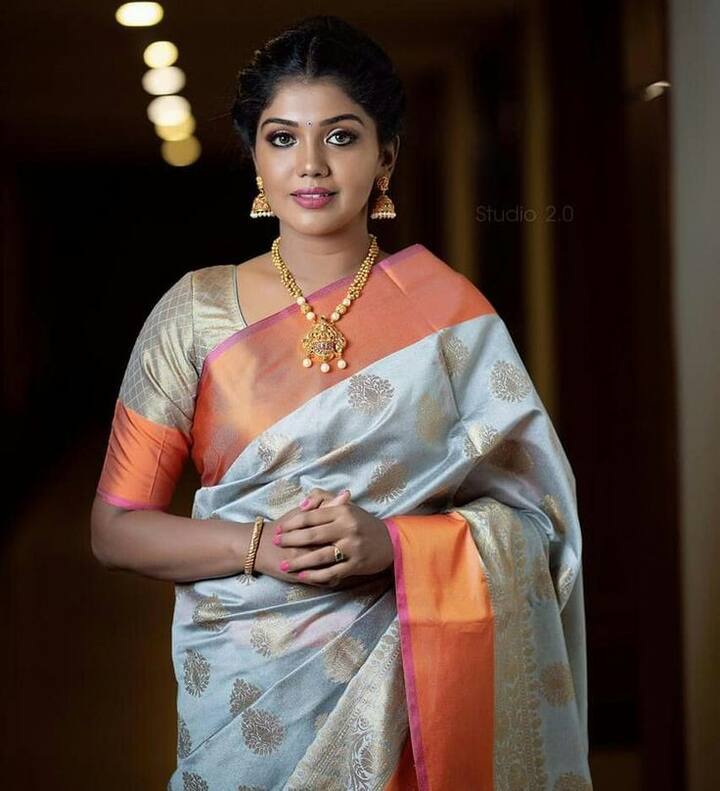 சென்னையில் உள்ள எஸ்.ஐ.இ.டி. கல்லூரியில் படித்தவர்.