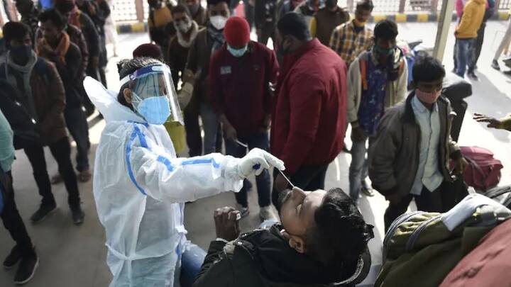 coronavirus cases today india reports 117100 fresh covid cases and 302 deaths in the last 24 hours Coronavirus Cases Today: ઓમિક્રોનનો હાહાકાર, છેલ્લા 24 કલાકમાં 1.17 લાખ નવા કેસ નોંધાયા, 302ના મોત