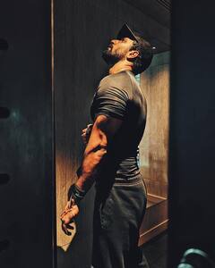 Vicky Kaushal New Pic: Katrina Kaif से दूर विक्की कौशल इस चीज पर कर रहे हैं फोकस, तस्वीरें देख फीमल फैंस ने भरी आहें