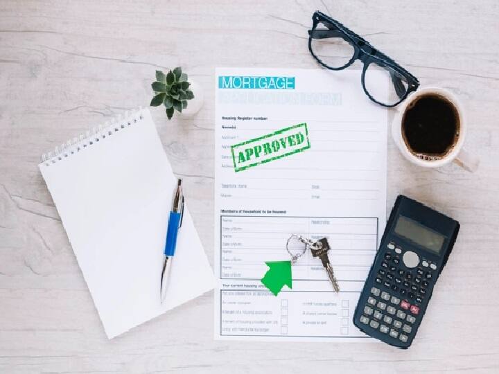 अगर आप Eligible हैं तो आप एप्लीकेशन फॉर्म भरें. इस फॉर्म को भरते समय आपको अपने सारे डिटेल्स भरने होंगे. इसके बाद आपको इसे Submit करना होगा. (PC: Freepik)