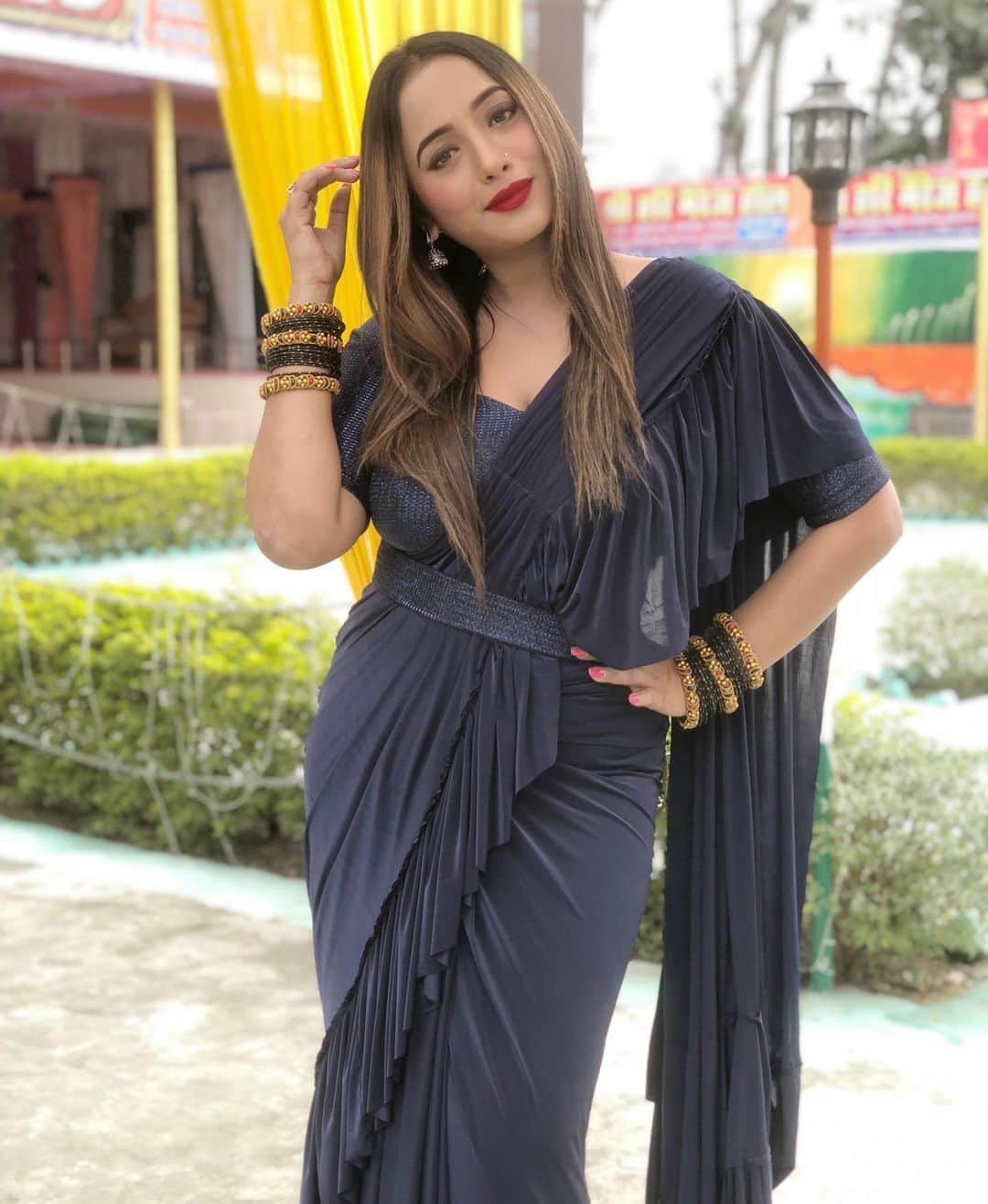 Rani Chatterjee Look: साड़ी में भी अपनी अदाओं से फैंस के दिलों पर बिजली गिराती हैं रानी चटर्जी, देखें तस्वीरें
