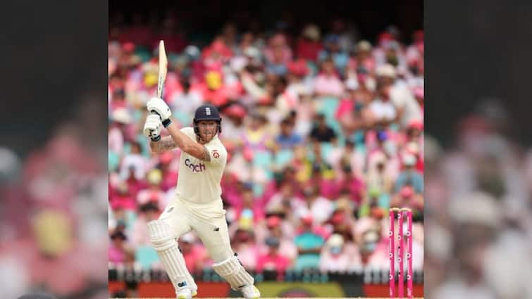 Ashes 2022 AUS vs ENG bizarre incident took place during Day 3 which left players fans amazed- Watch Video Ashes 2022: স্ট্যাম্পে লাগল বল, নড়ল না বেল, স্টোকসকে লেগবিফোর দিলেন আম্পায়ার, কিন্তু কেন?