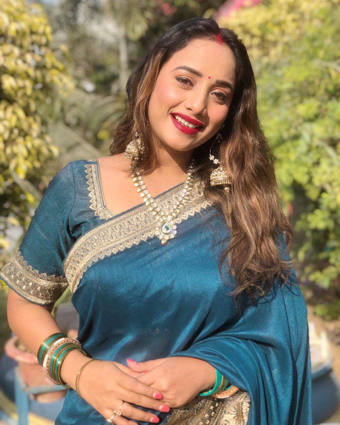 Rani Chatterjee Look: साड़ी में भी अपनी अदाओं से फैंस के दिलों पर बिजली गिराती हैं रानी चटर्जी, देखें तस्वीरें
