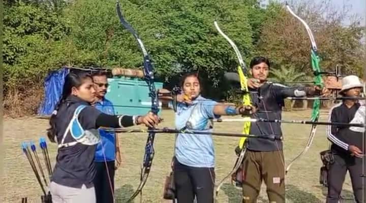 Free Archery Training at Domakonda Fort  in Kamareddy Kamareddy News: దోమకొండలో ఉచితంగా ఆర్చరీ శిక్షణ.. అంతర్జాతీయ స్థాయిలో రాణిస్తున్న క్రీడాకారులు