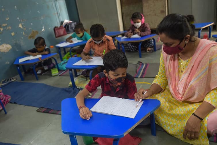 Coronavirus 3rd Wave: Why are children most vulnerable to the third wave of Corona? What are its symptoms Coronavirus 3rd Wave: कोरोना की तीसरी लहर की चपेट में सबसे ज्यादा क्यों आ रहे हैं बच्चे? क्या हैं इसके लक्षण