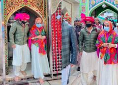 Dipika kakar और Shoaib Ibrahim ने किए अजमेर शरीफ के दर्शन, सिर पर पगड़ी और शॉल के साथ तस्वीरें