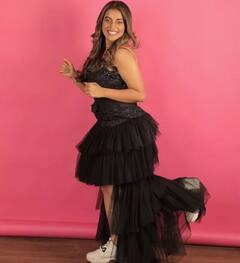 ਭੋਜਪੁਰੀ ਸੈਂਸੇਸ਼ਨ ਅਕਸ਼ਰਾ ਸਿੰਘ ਦੀਆਂ ਤਸਵੀਰਾਂ ਨੇ ਫਿਰ ਪਾਈ ਧਮਾਲ, ਹਾਈ ਸਲਿੱਟ ਸਕਰਟ 'ਚ ਦਿਖਿਆ ਸ਼ਾਨਦਾਰ ਲੁੱਕ