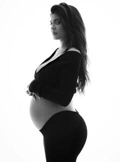 Pregnant Kylie Jenner Flaunts Her Bare Baby Bump In New Pics, Captions 'I Am Woman'