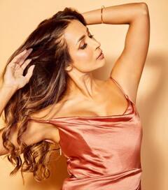 એક્ટ્રેસ મલાઈકા જિમ અને યોગથી પોતાને રાખે છે ફિટ